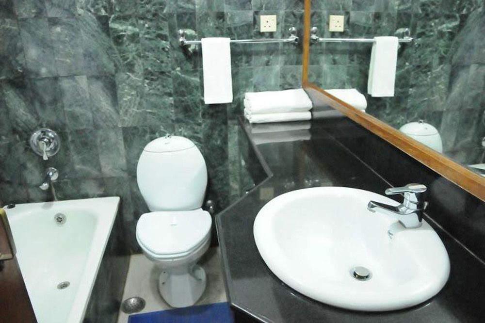 Hotel Clarion Катманду Экстерьер фото